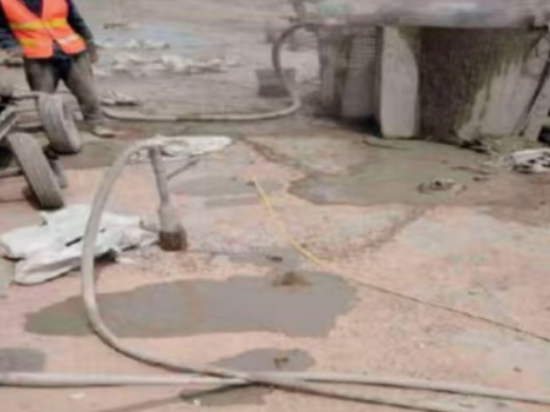 集宁水泥混凝土路面板底注浆技术 路面脱空注浆整治方案