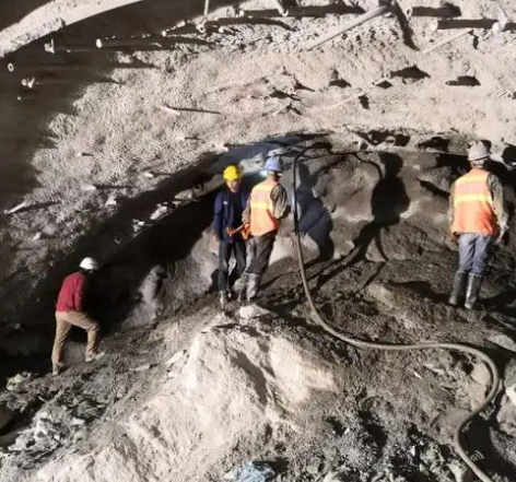 集宁拱顶带模注浆料的施工流程及注意事项